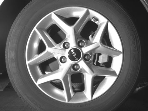 Used 2025 Kia Soul LX w/ LX Technology Package FWD image 13