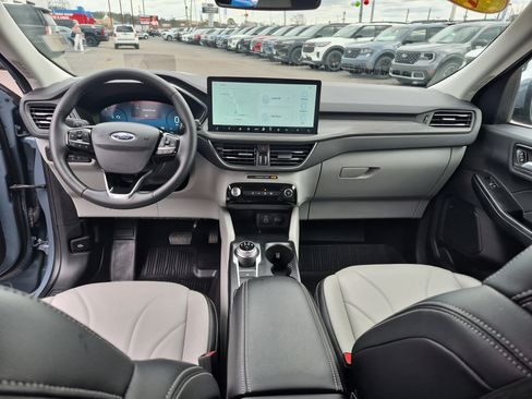 Certified 2025 Ford Escape SE w/ PHEV Premium Package image 19