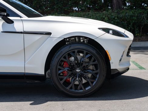 Used 2023 Aston Martin DBX AWD/4WD image 23