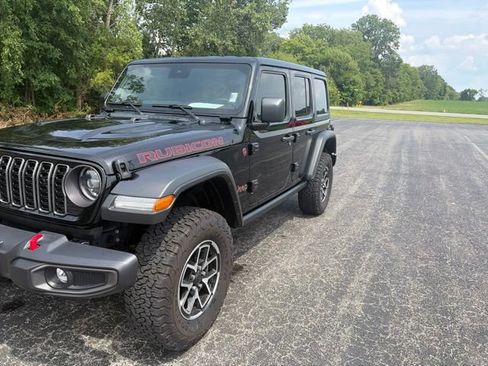 Used 2024 Jeep Wrangler Unlimited Rubicon w/ Convenience Group AWD/4WD image 4