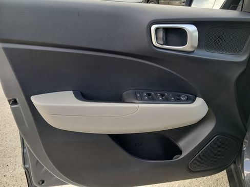 Used 2025 Hyundai Venue SEL FWD image 15