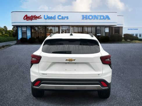 Used 2024 Chevrolet Trax LT w/ Driver Confidence Package image 4