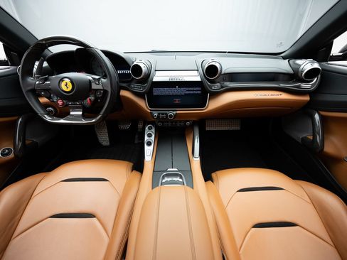 Used 2018 Ferrari GTC4Lusso T RWD image 9