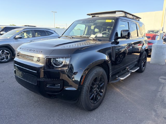 Used 2024 Land Rover Defender 110 X-Dynamic SE AWD/4WD image 1