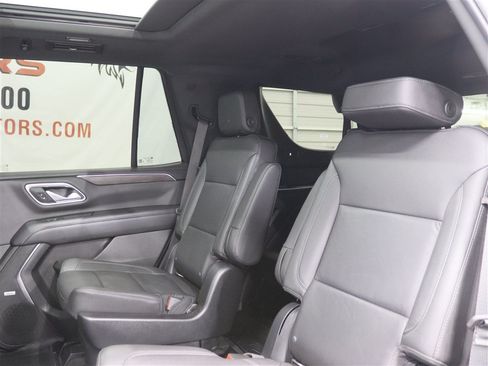 Used 2022 Chevrolet Tahoe Z71 w/ Luxury Package AWD/4WD image 17