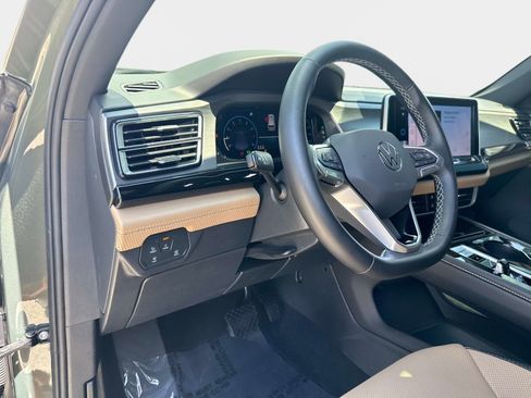 Used 2025 Volkswagen Atlas Cross Sport SE FWD image 19