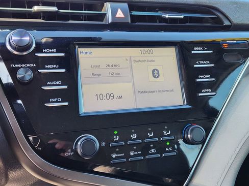 Used 2018 Toyota Camry LE image 20