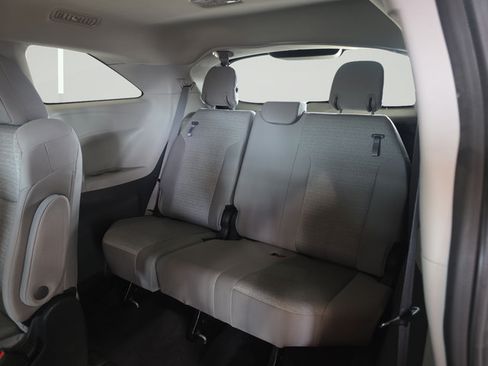 Used 2023 Toyota Sienna LE AWD/4WD image 25