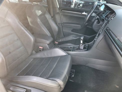 Used 2017 Volkswagen Golf R 4-Door image 22