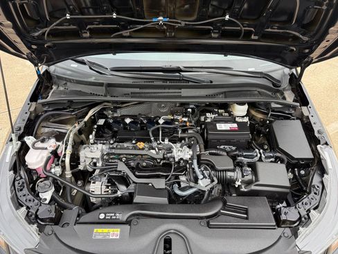 Used 2025 Toyota Corolla LE image 32