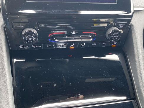 Certified 2024 Jeep Grand Cherokee Laredo image 11