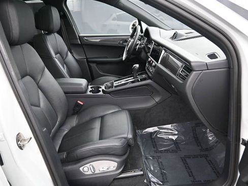 Certified 2023 Porsche Macan S AWD/4WD image 30