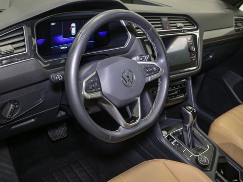 Certified 2022 Volkswagen Tiguan SE w/ Panoramic Sunroof Package image 28