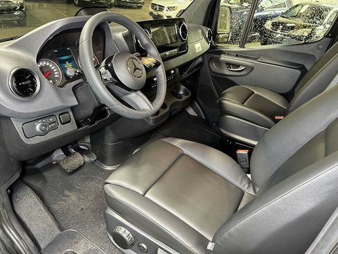Used 2025 Mercedes-Benz Sprinter 2500 image 24