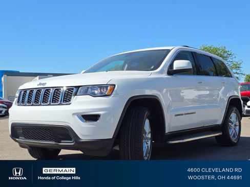 Used 2018 Jeep Grand Cherokee Laredo AWD/4WD image 16