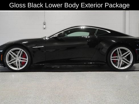 Used 2025 Aston Martin V8 Vantage Coupe image 3