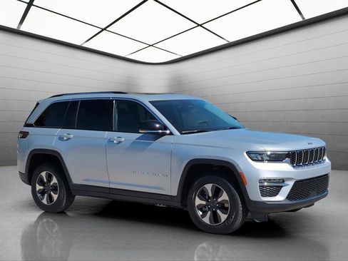 Used 2024 Jeep Grand Cherokee Limited 4xe image 3