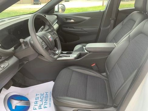 Used 2025 Buick Envista Preferred image 21