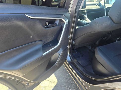 Used 2022 Toyota RAV4 LE AWD/4WD image 15