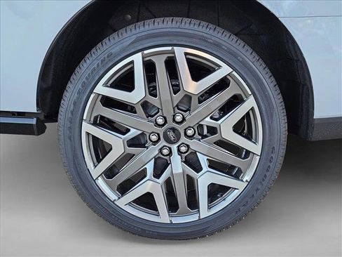 New 2025 Ford Expedition Platinum w/ Platinum Ultimate Package image 10