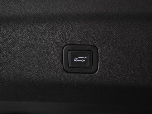Used 2024 GMC Yukon XL SLT w/ SLT Luxury Package AWD/4WD image 18
