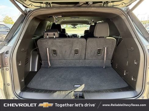 Used 2023 Chevrolet Traverse LT FWD image 34