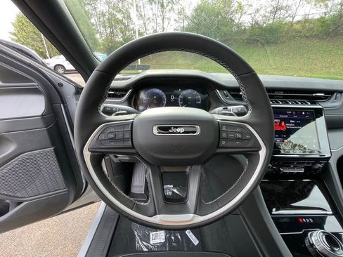 New 2025 Jeep Grand Cherokee L Altitude AWD/4WD image 33