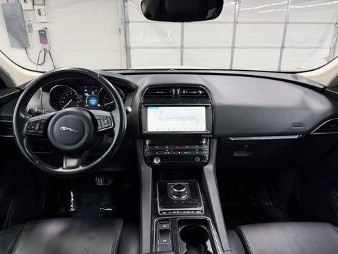 Used 2019 Jaguar F-PACE Premium image 12