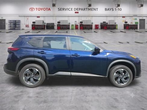 Used 2024 Nissan Rogue SV FWD image 4