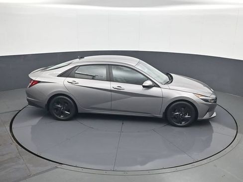 Used 2022 Hyundai Elantra SEL w/ Convenience Package FWD image 16