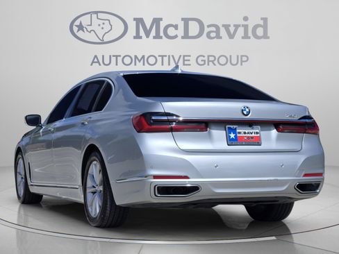 Used 2020 BMW 740i w/ Premium Package RWD image 4