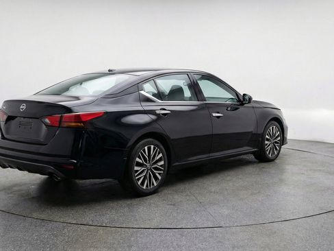 Used 2025 Nissan Altima 2.5 SV FWD image 9