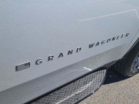 New 2026 Jeep Grand Wagoneer Limited w/ HD Trailer Tow Package AWD/4WD image 7