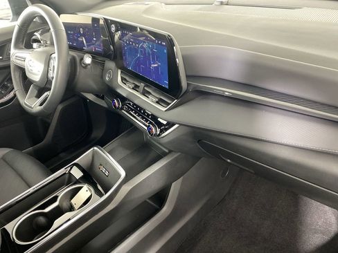 Used 2025 Chevrolet Equinox LT w/ Convenience Package II image 31