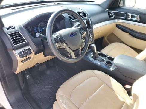 Used 2017 Ford Explorer XLT w/ Equipment Group 202A image 17