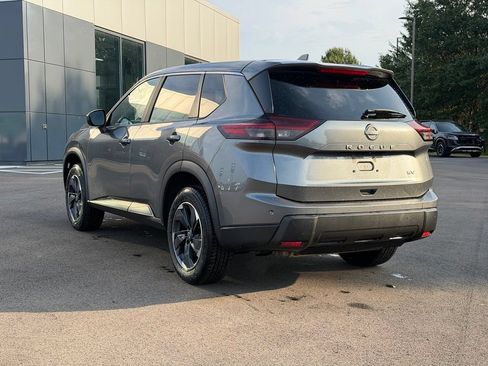 Used 2024 Nissan Rogue SV FWD image 4