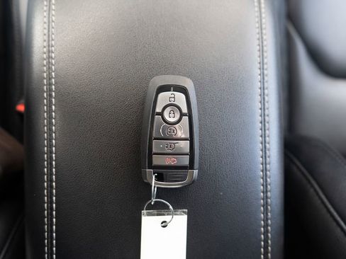 Used 2024 Ford Edge Titanium image 31