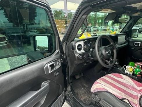 Used 2024 Jeep Wrangler Sport AWD/4WD image 7
