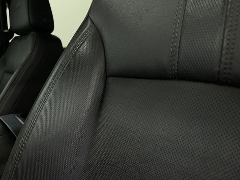 Used 2019 Chevrolet Silverado 1500 High Country image 17