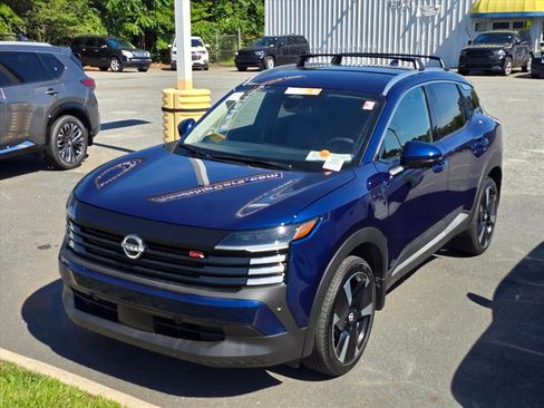 Used 2025 Nissan Kicks SR FWD image 2
