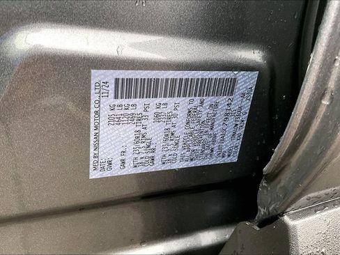 Used 2025 Nissan Rogue SV image 34