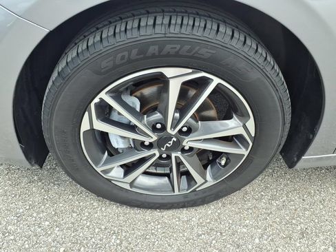 Used 2024 Kia Forte LXS FWD image 5