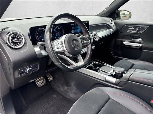 Used 2021 Mercedes-Benz GLB 250 4MATIC image 9