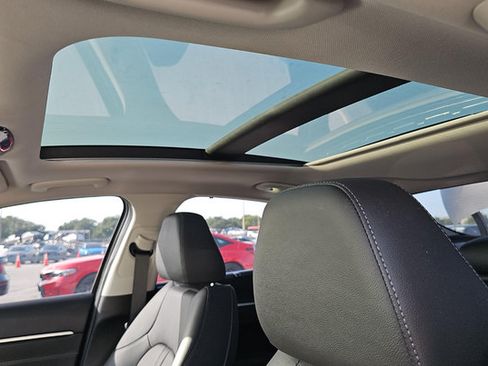 Used 2025 Hyundai Sonata Limited FWD image 8
