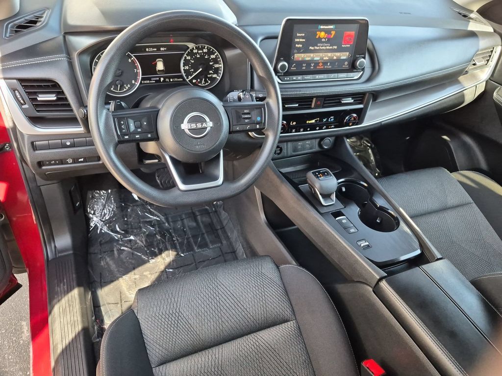 Used 2024 Nissan Rogue SV FWD image 2