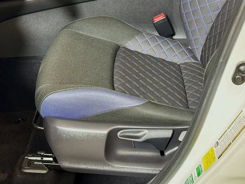 Used 2021 Toyota C-HR XLE FWD image 17