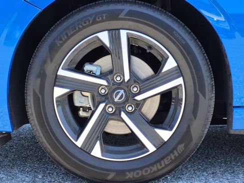 Used 2025 Nissan Sentra SV FWD image 6