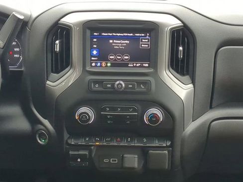 Used 2025 Chevrolet Silverado 2500 Custom w/ Custom Value Package image 18