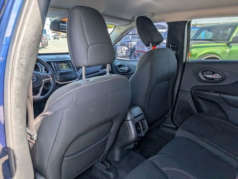 Used 2016 Jeep Cherokee Latitude w/ Cold Weather Group image 40