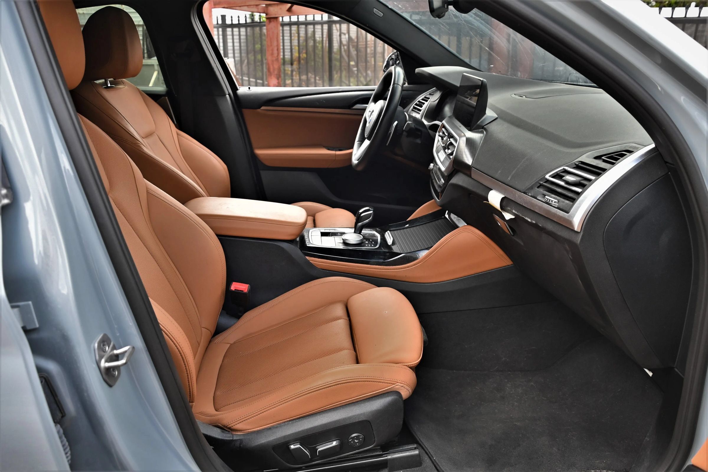 Used 2024 BMW X4 xDrive30i w/ M Sport Package AWD/4WD image 10